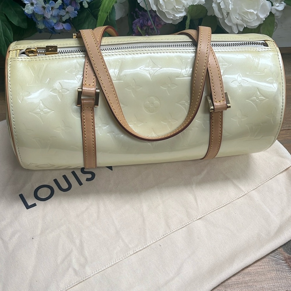 Louis Vuitton Perle (crème ) monogram vernis handbag